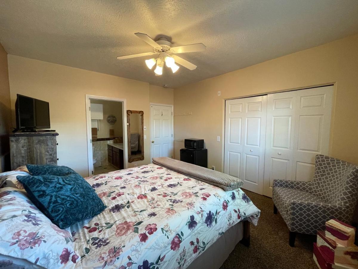 Zion'S Blue Sage Bed & Breakfast Hildale Екстер'єр фото